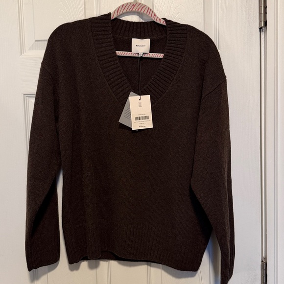 NWT Reformation Jadey Cashmere Oversized V-Neck Sweater Compost Brown Size Small - Picture 5 of 12